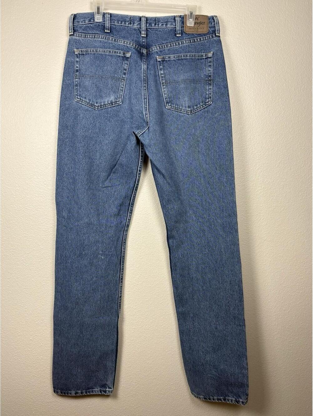 Wrangler Authentics Mens Jeans sz 35x35 Made in Mexico of US Fabric Light Wash